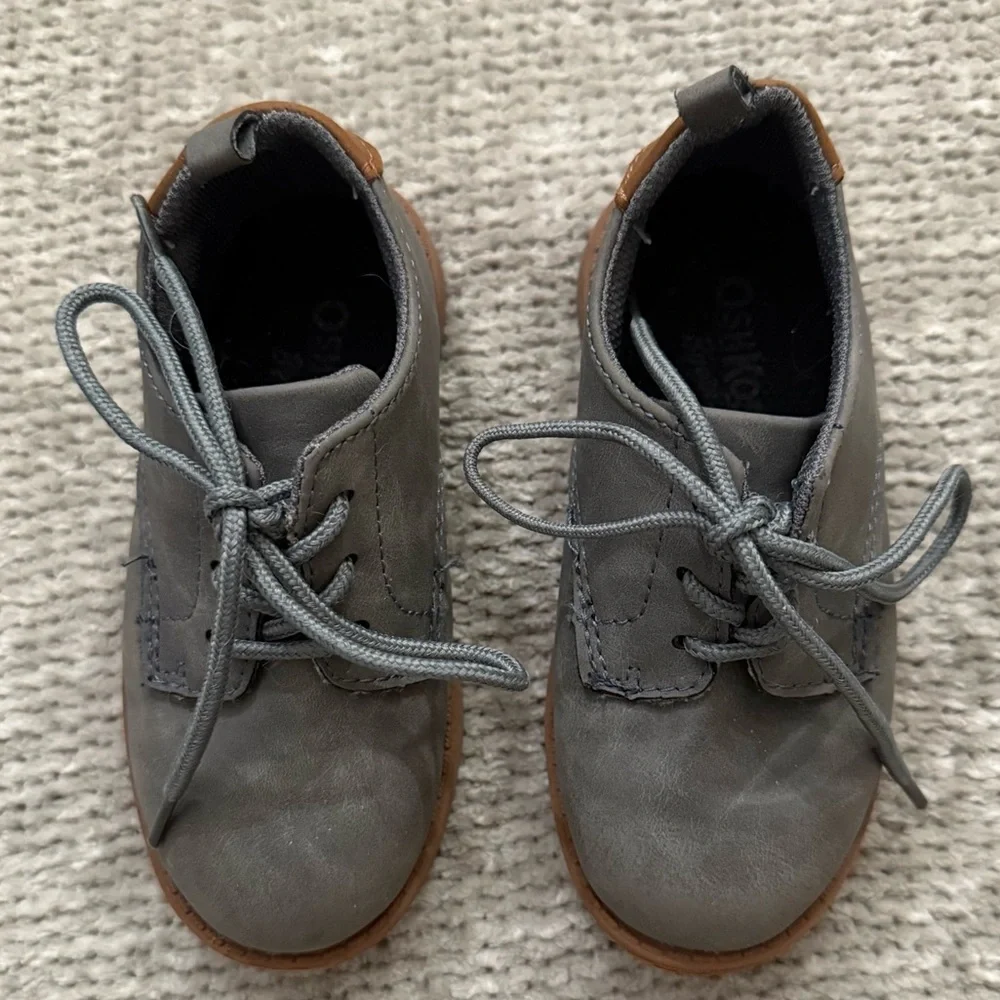 OshKosh B’gosh Gray Dress Shoes‎ Boys Size 8 Leather Look Casual Oxford